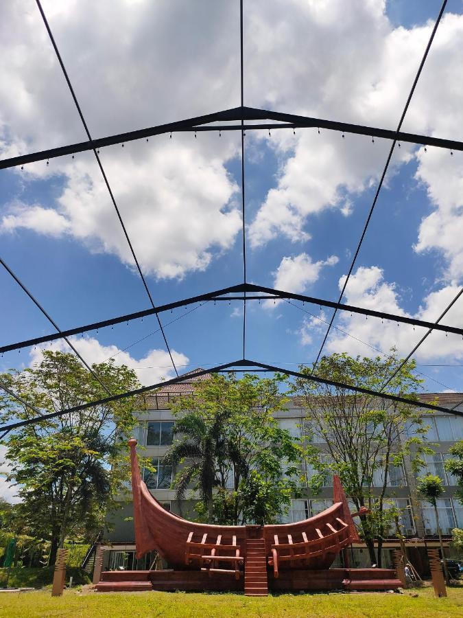 Ramada By Wyndham Yogyakarta Hotel Sleman  Exterior foto